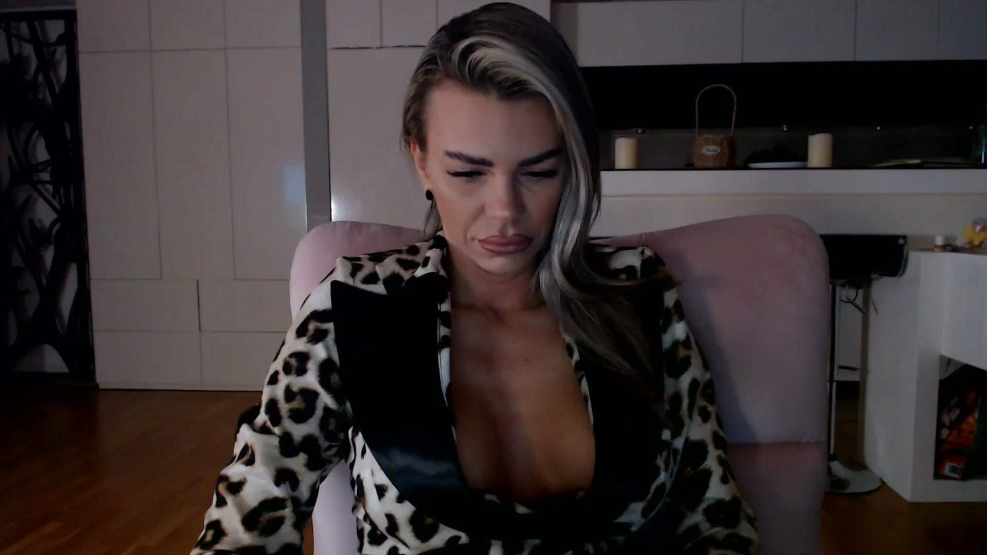 Gallery image thumbnail from D_y_y's myfreecams stream on, 11/08/2025, 05:48 image 1 of 20