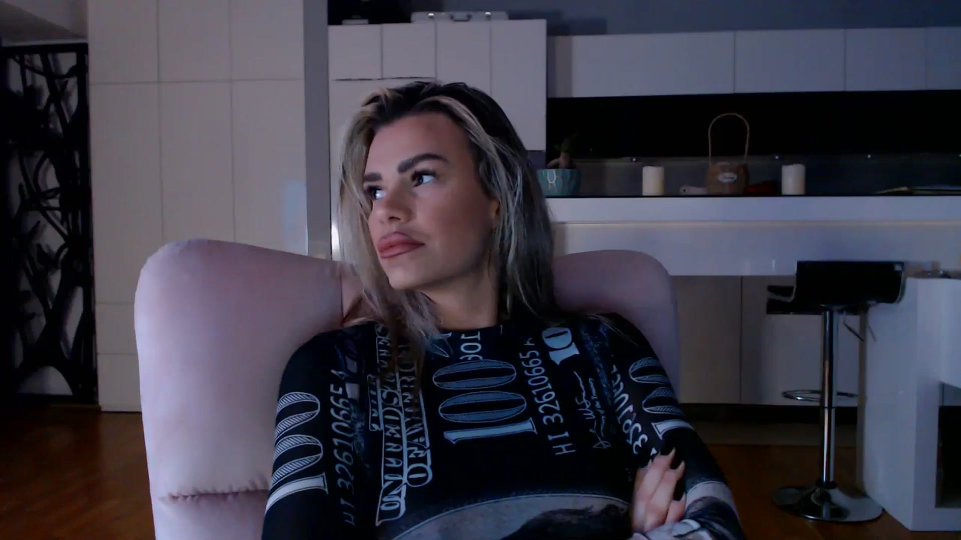 Gallery image thumbnail from D_y_y's myfreecams stream on, 11/19/2025, 05:42 image 20 of 20