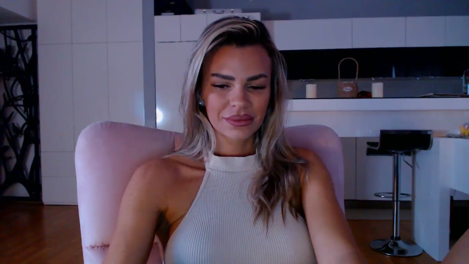 Gallery image thumbnail from D_y_y's myfreecams stream on, 12/02/2025, 06:05 image 16 of 20