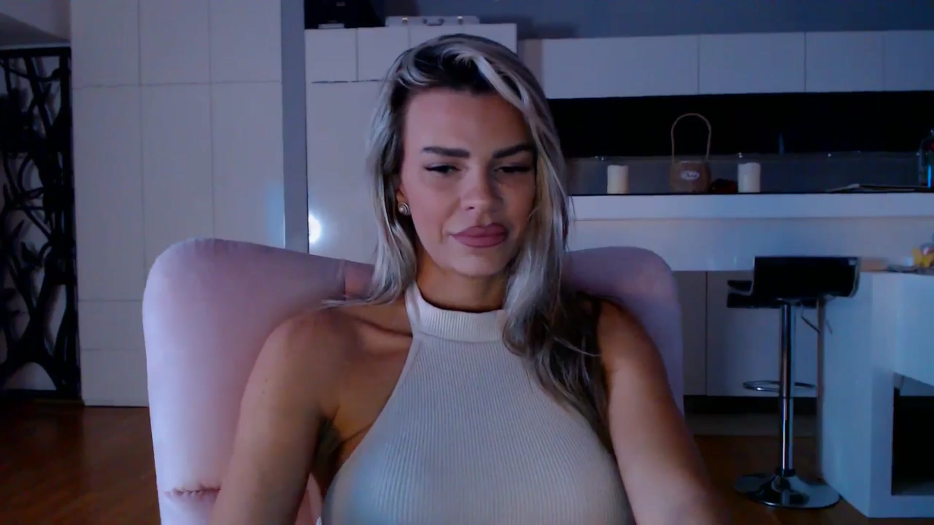 Gallery image thumbnail from D_y_y's myfreecams stream on, 12/02/2025, 06:05 image 12 of 20