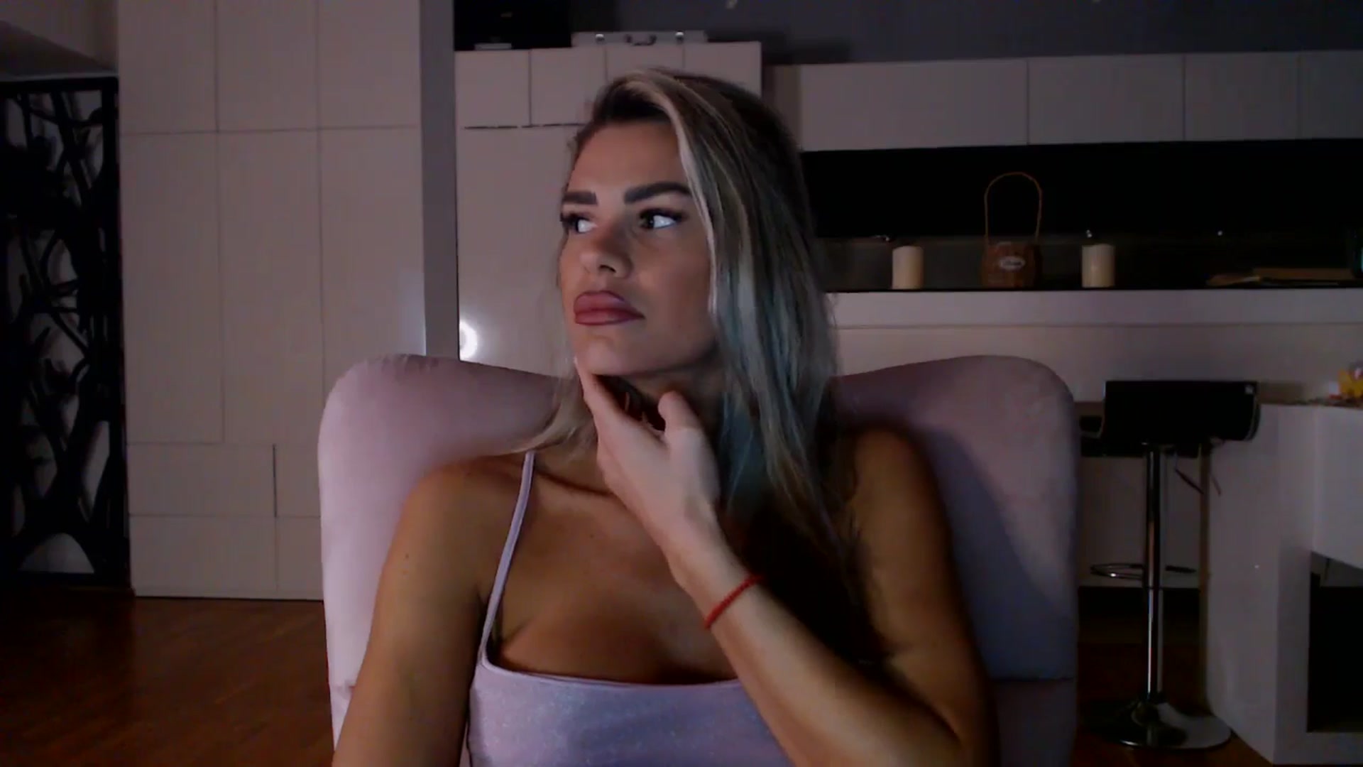 Gallery image thumbnail from D_y_y's myfreecams stream on, 12/03/2025, 06:08 image 7 of 20