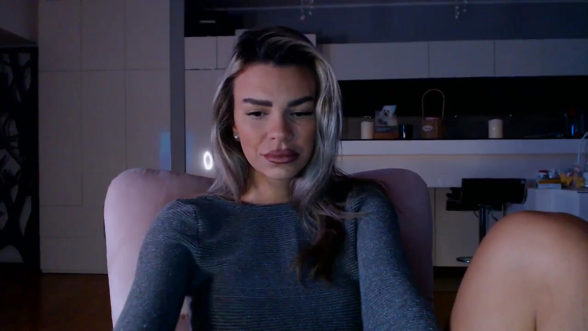 Gallery image thumbnail from D_y_y's myfreecams stream on, 12/17/2025, 06:20 image 5 of 20