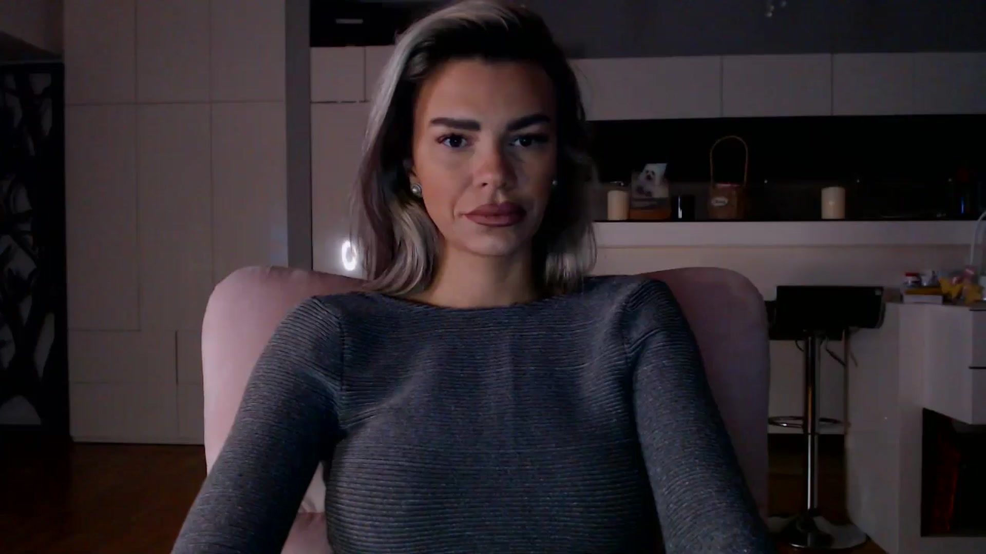 Gallery image thumbnail from D_y_y's myfreecams stream on, 12/17/2025, 06:20 image 1 of 20