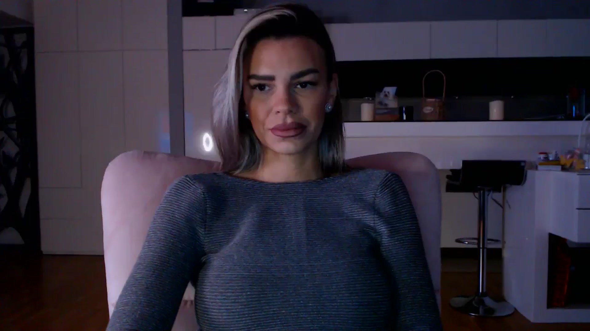 Gallery image thumbnail from D_y_y's myfreecams stream on, 12/17/2025, 06:20 image 9 of 20