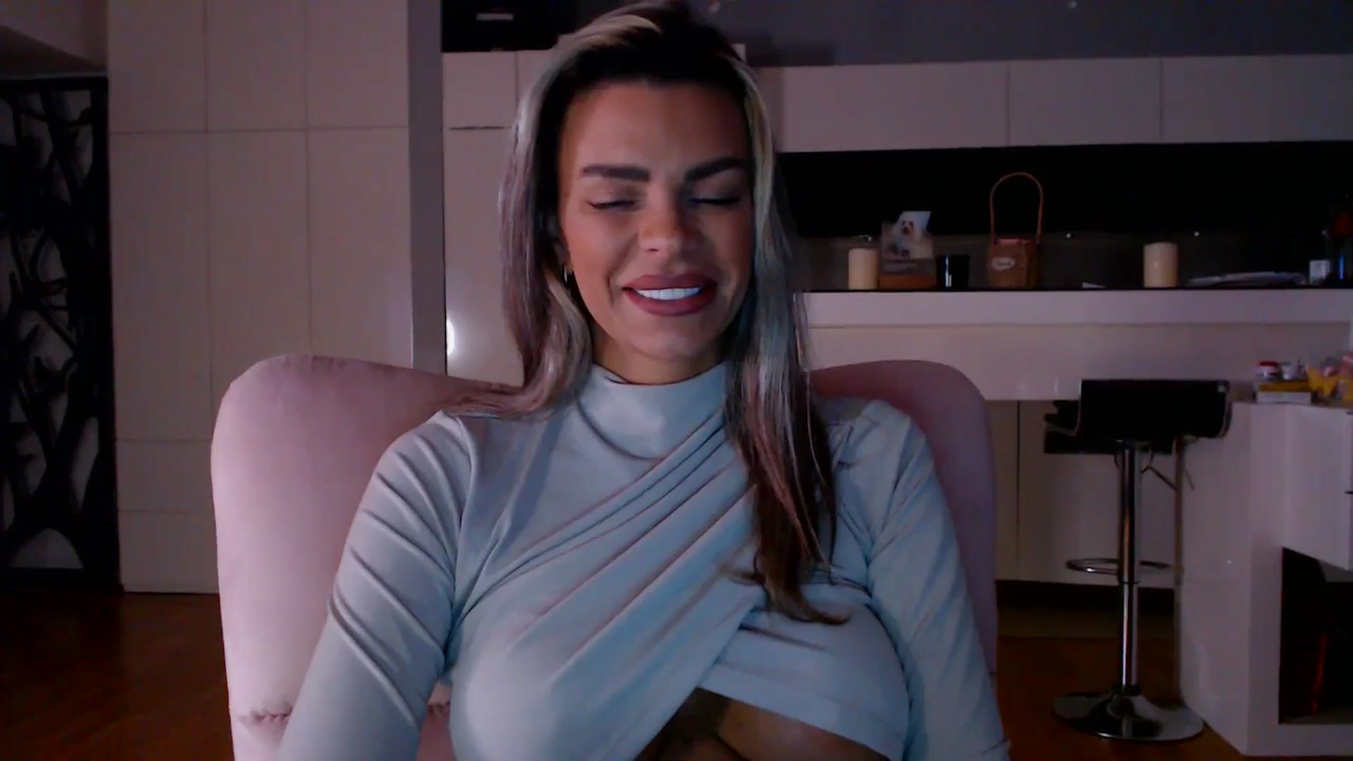 Gallery image thumbnail from D_y_y's myfreecams stream on, 12/20/2025, 06:15 image 13 of 20
