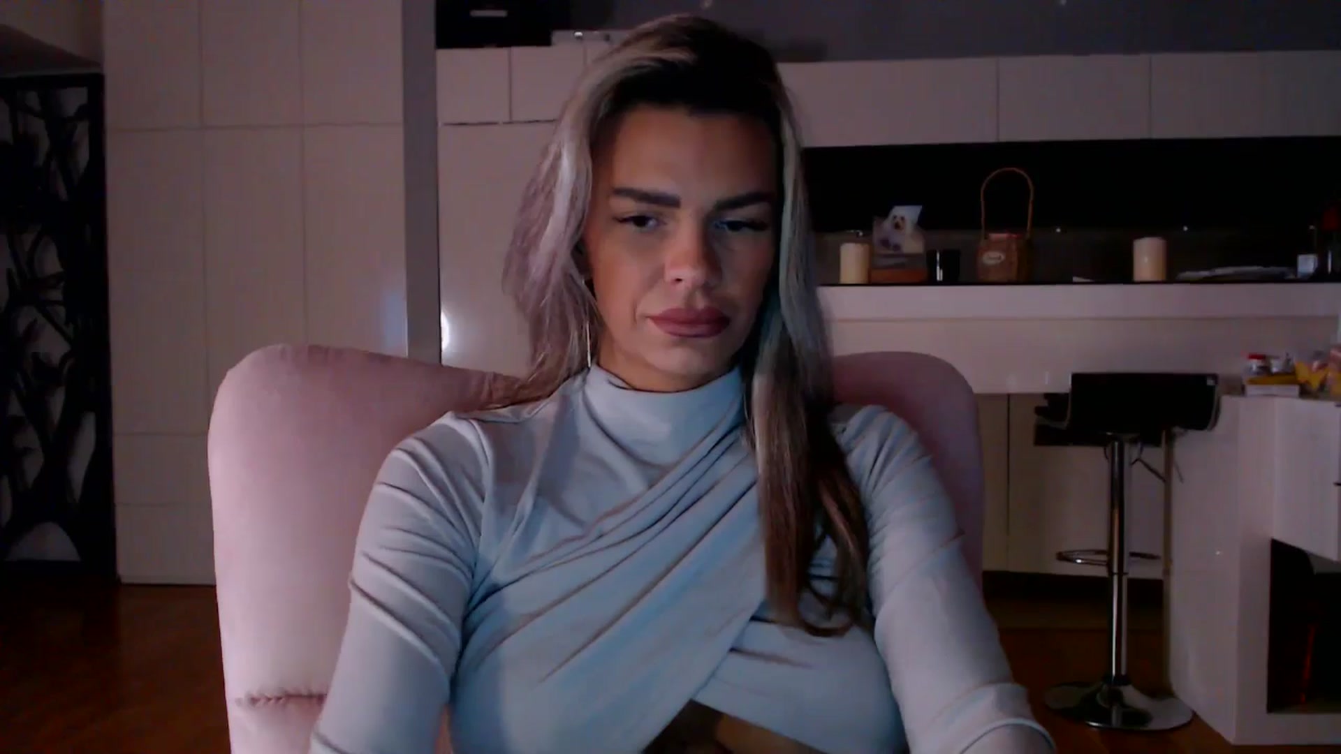 Gallery image thumbnail from D_y_y's myfreecams stream on, 12/20/2025, 06:15 image 7 of 20