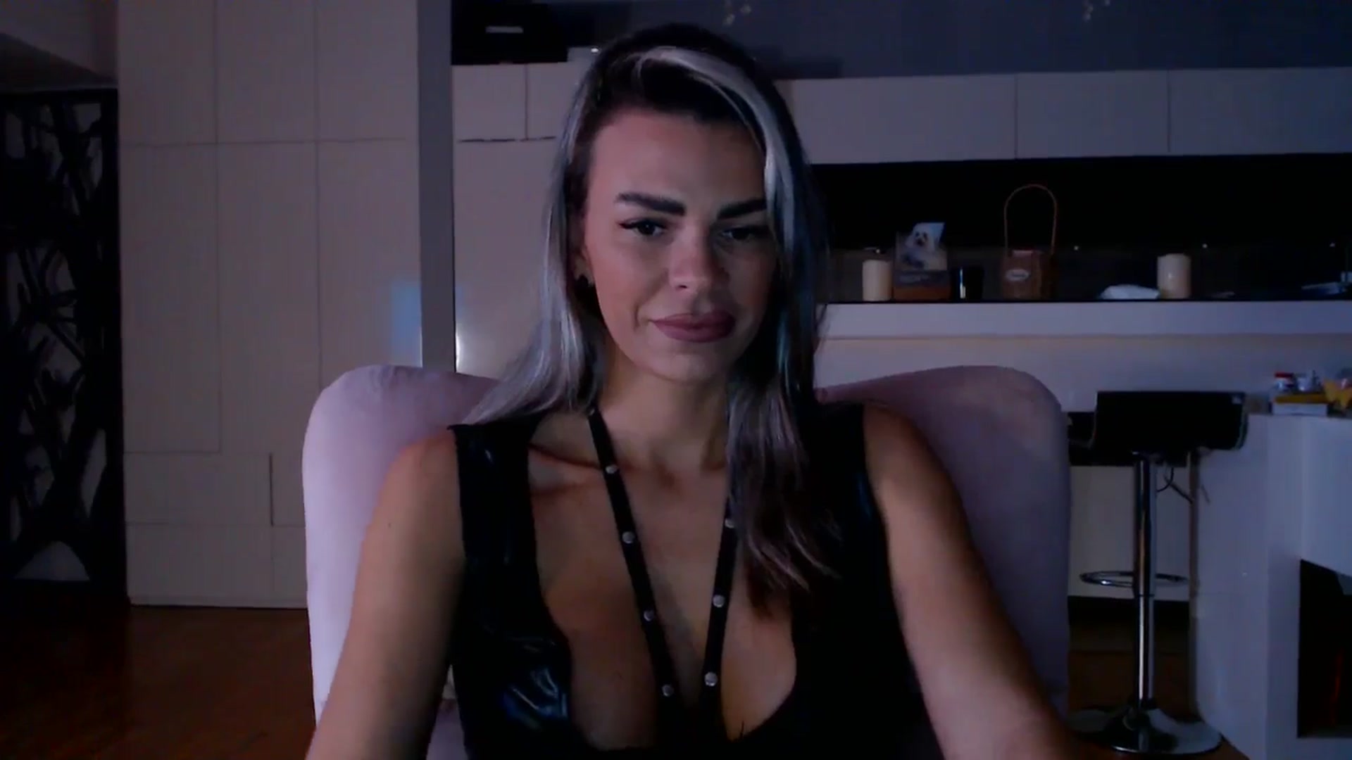 Gallery image thumbnail from D_y_y's myfreecams stream on, 12/22/2025, 05:15 image 12 of 20