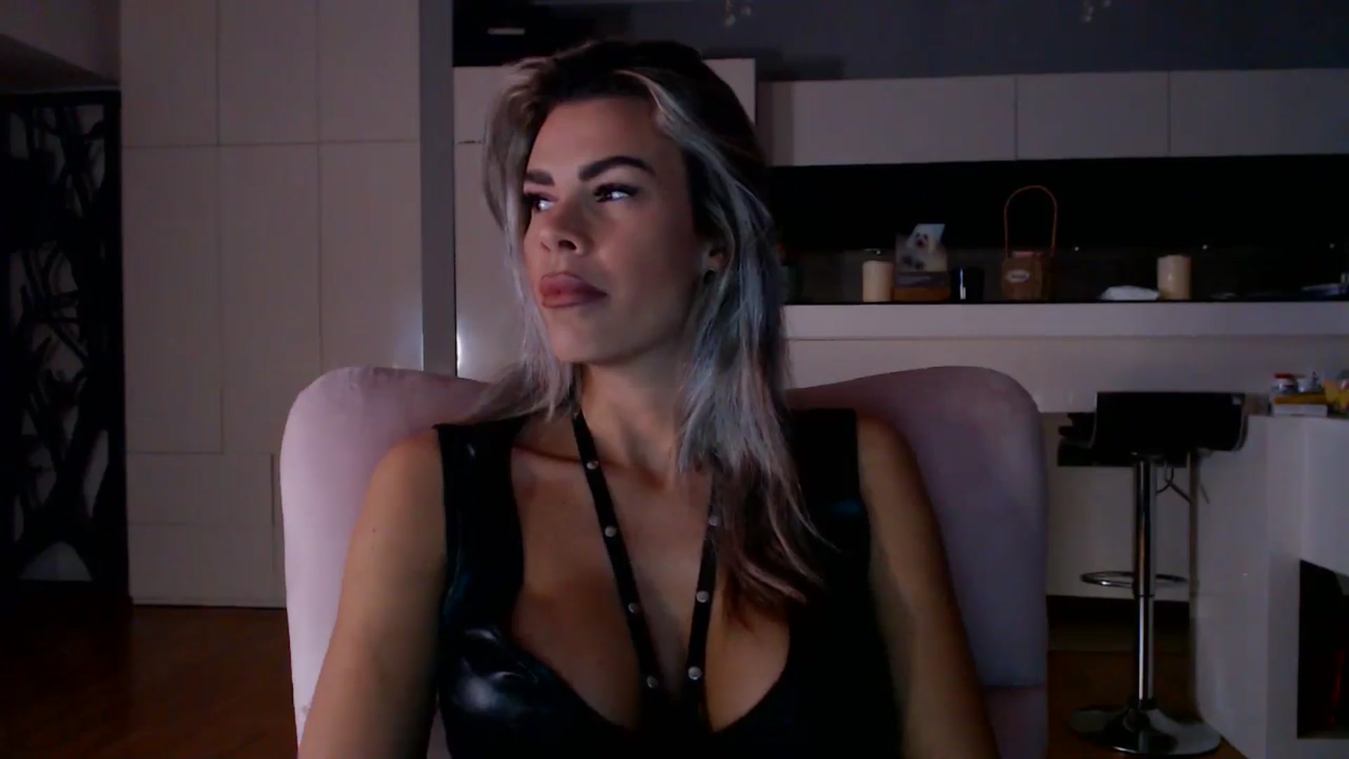 Gallery image thumbnail from D_y_y's myfreecams stream on, 12/22/2025, 05:15 image 16 of 20
