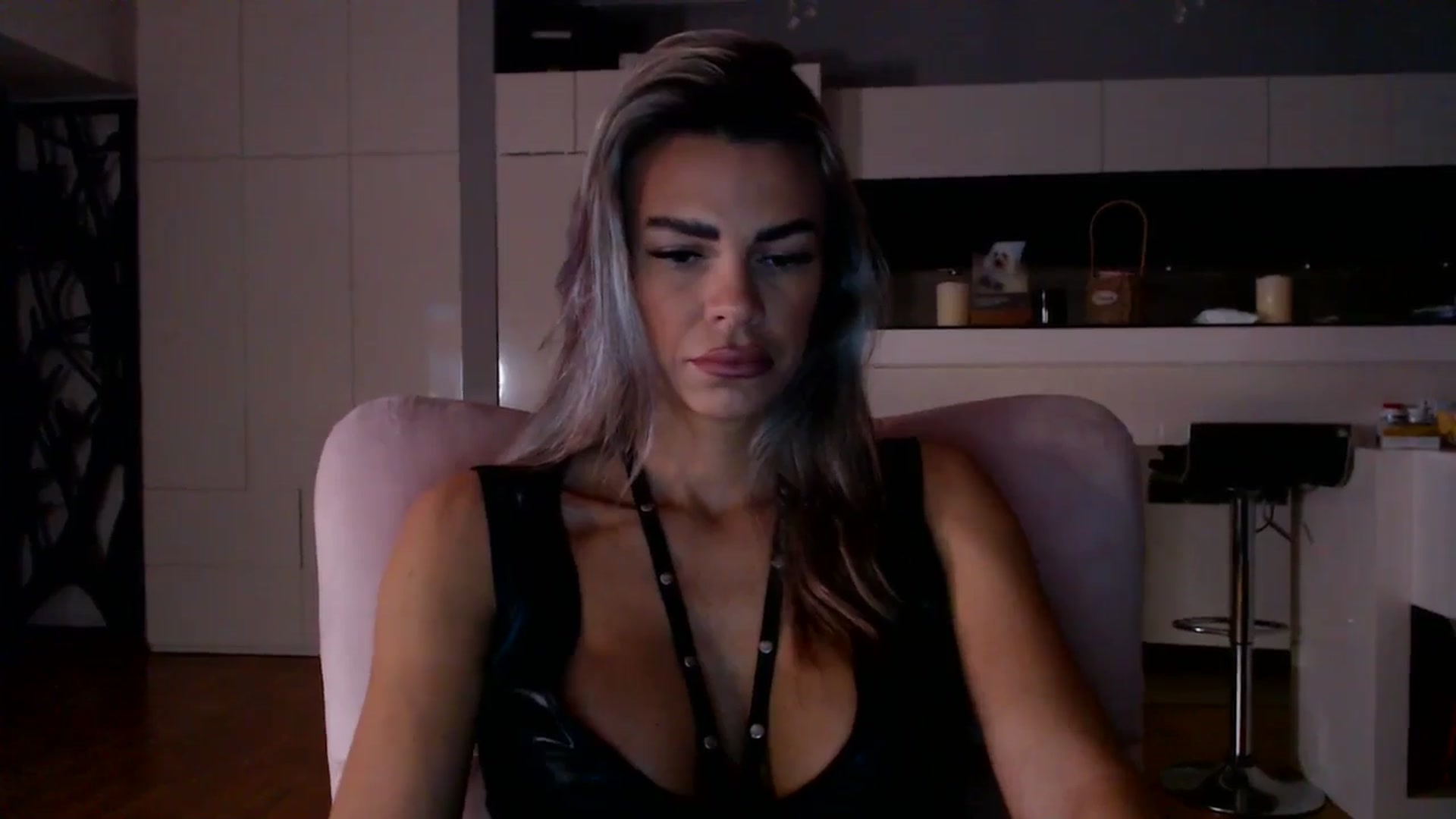 Gallery image thumbnail from D_y_y's myfreecams stream on, 12/22/2025, 05:15 image 17 of 20