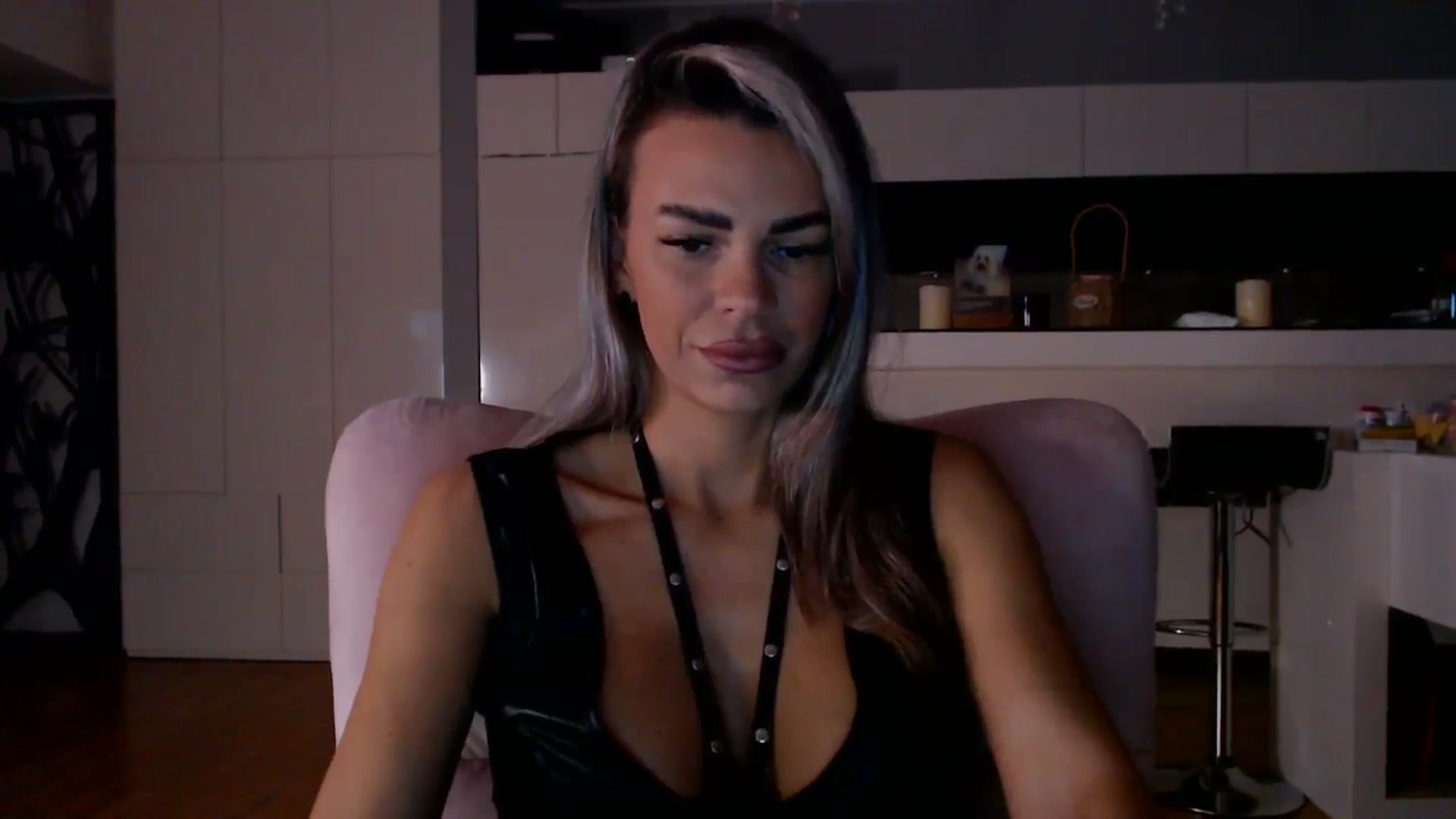 Gallery image thumbnail from D_y_y's myfreecams stream on, 12/22/2025, 05:15 image 6 of 20