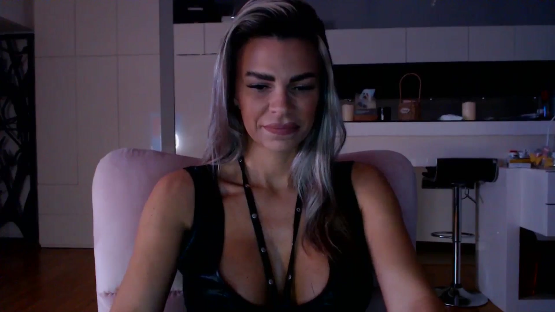 Gallery image thumbnail from D_y_y's myfreecams stream on, 12/22/2025, 06:23 image 11 of 20