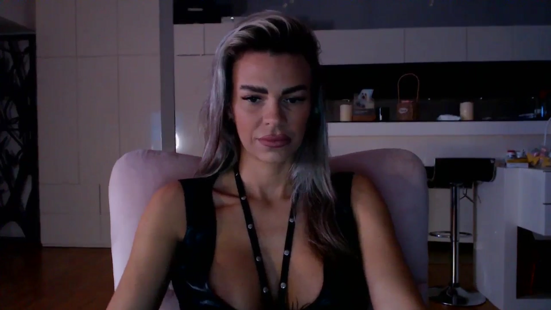 Gallery image thumbnail from D_y_y's myfreecams stream on, 12/22/2025, 06:23 image 6 of 20