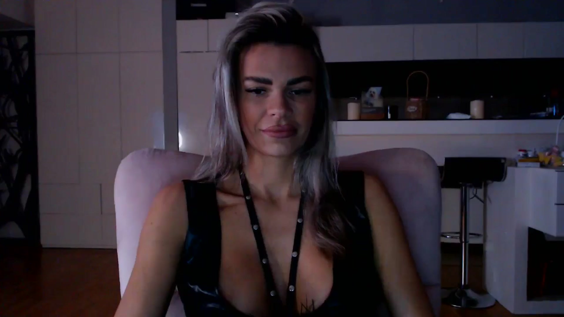 Gallery image thumbnail from D_y_y's myfreecams stream on, 12/22/2025, 06:23 image 3 of 20