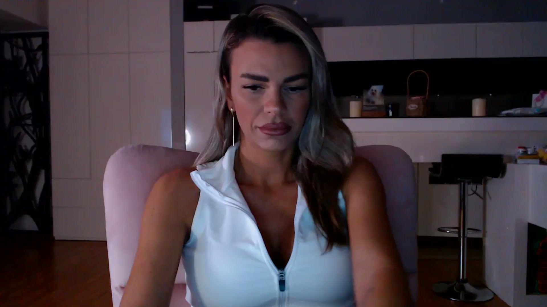 Gallery image thumbnail from D_y_y's myfreecams stream on, 12/31/2025, 07:00 image 1 of 20