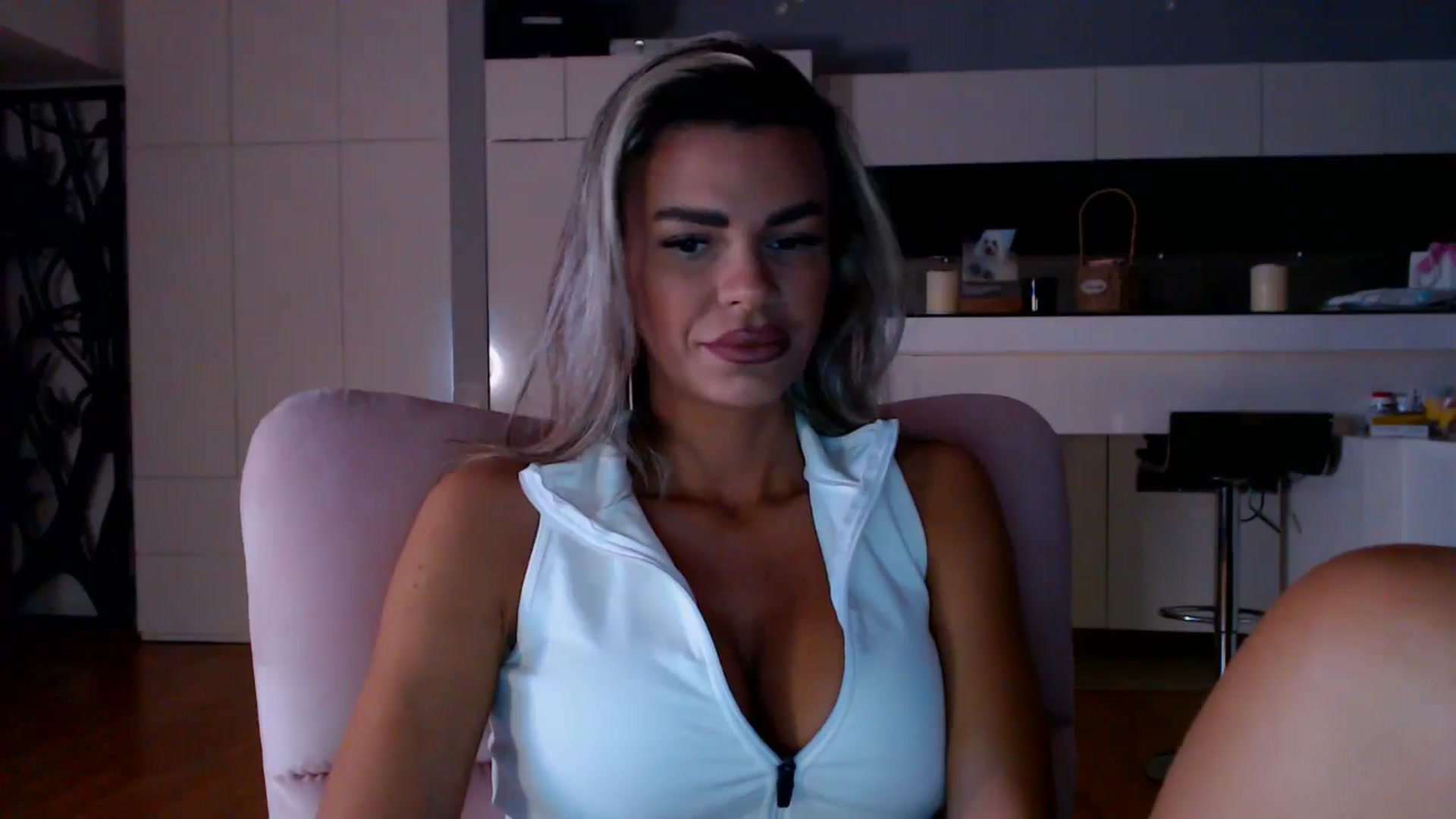 Gallery image thumbnail from D_y_y's myfreecams stream on, 12/31/2025, 07:00 image 4 of 20