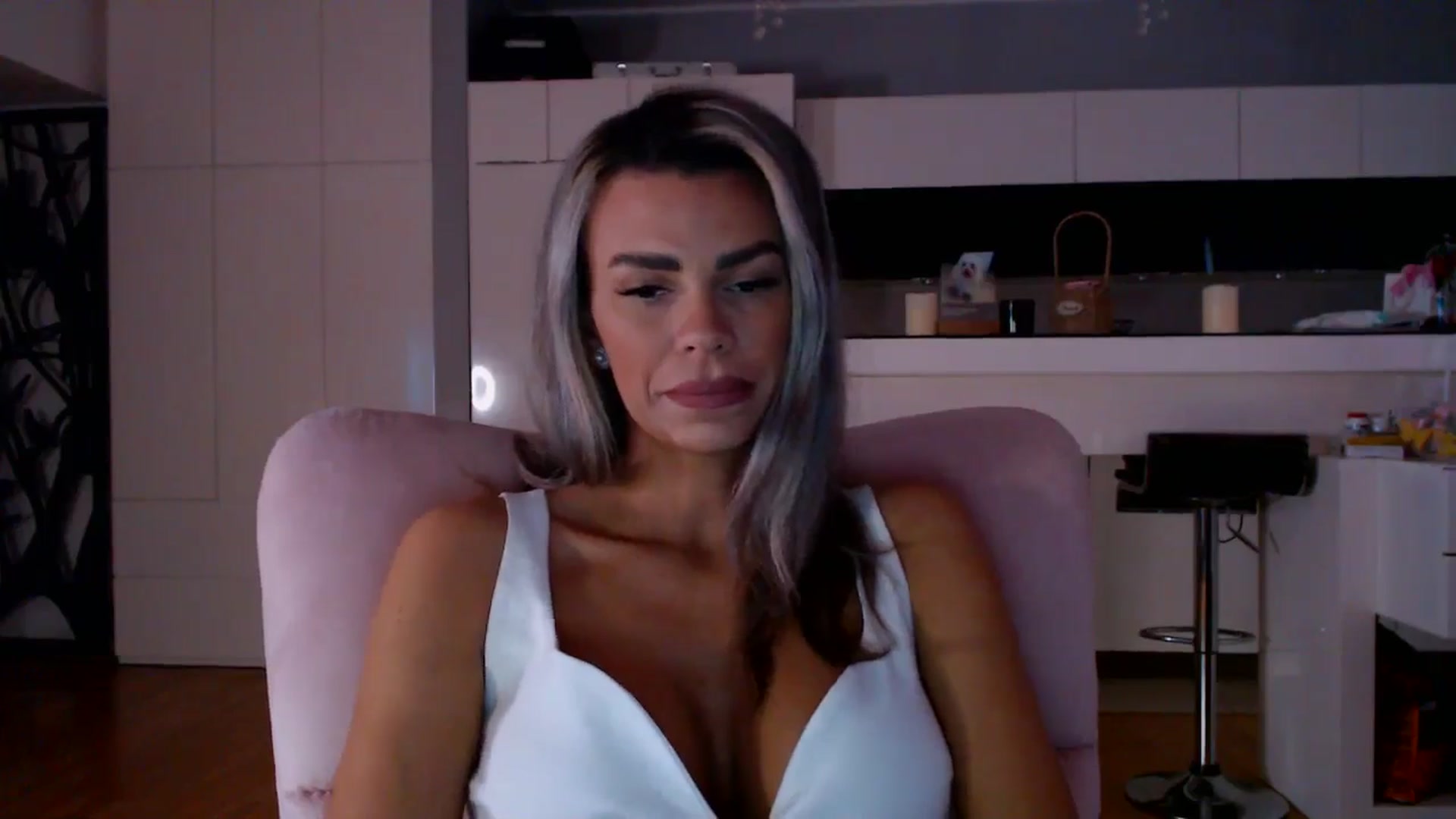 Gallery image thumbnail from D_y_y's myfreecams stream on, 01/03/2026, 06:27 image 18 of 20