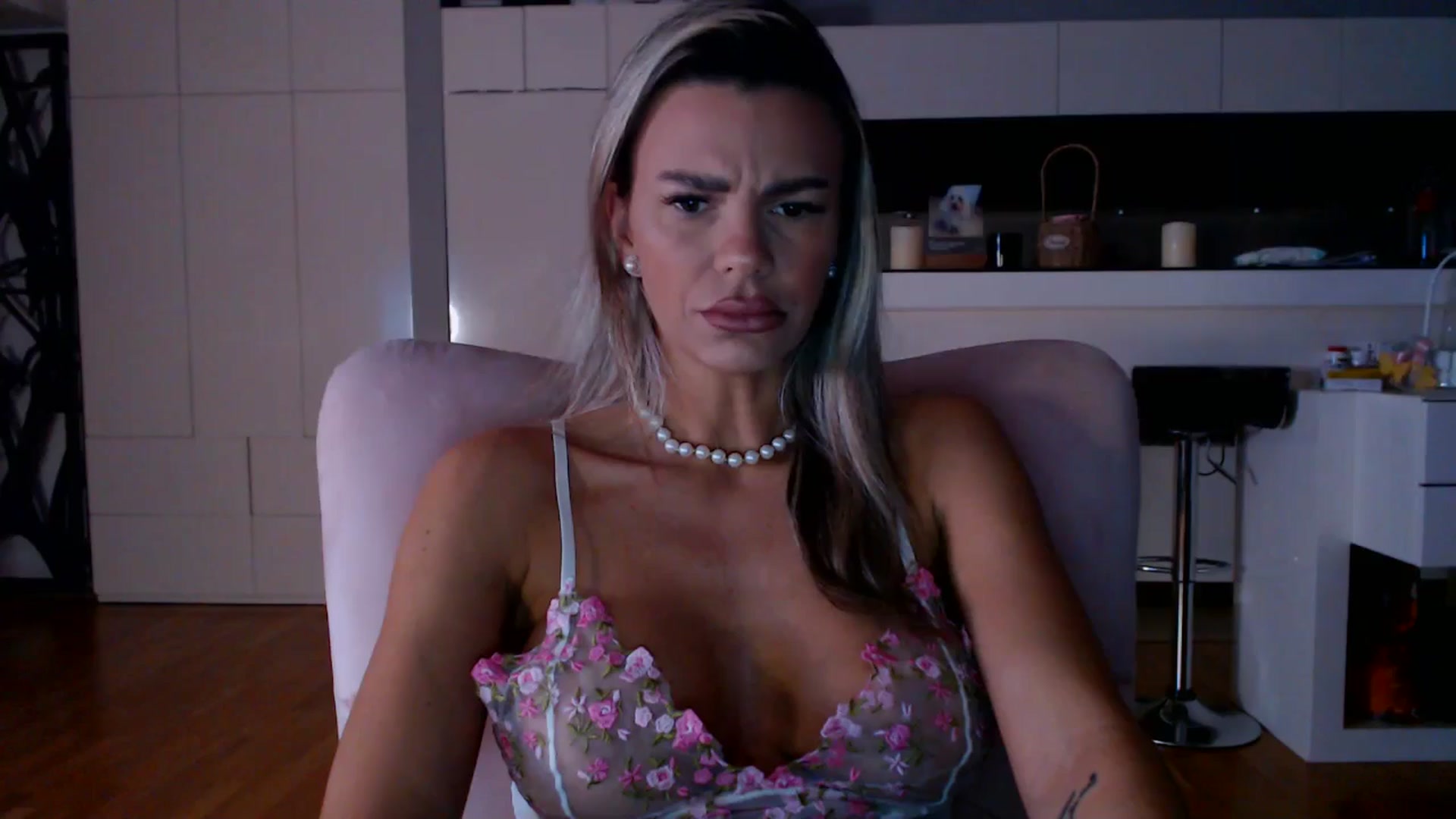 Gallery image thumbnail from D_y_y's myfreecams stream on, 01/11/2026, 06:28 image 1 of 20