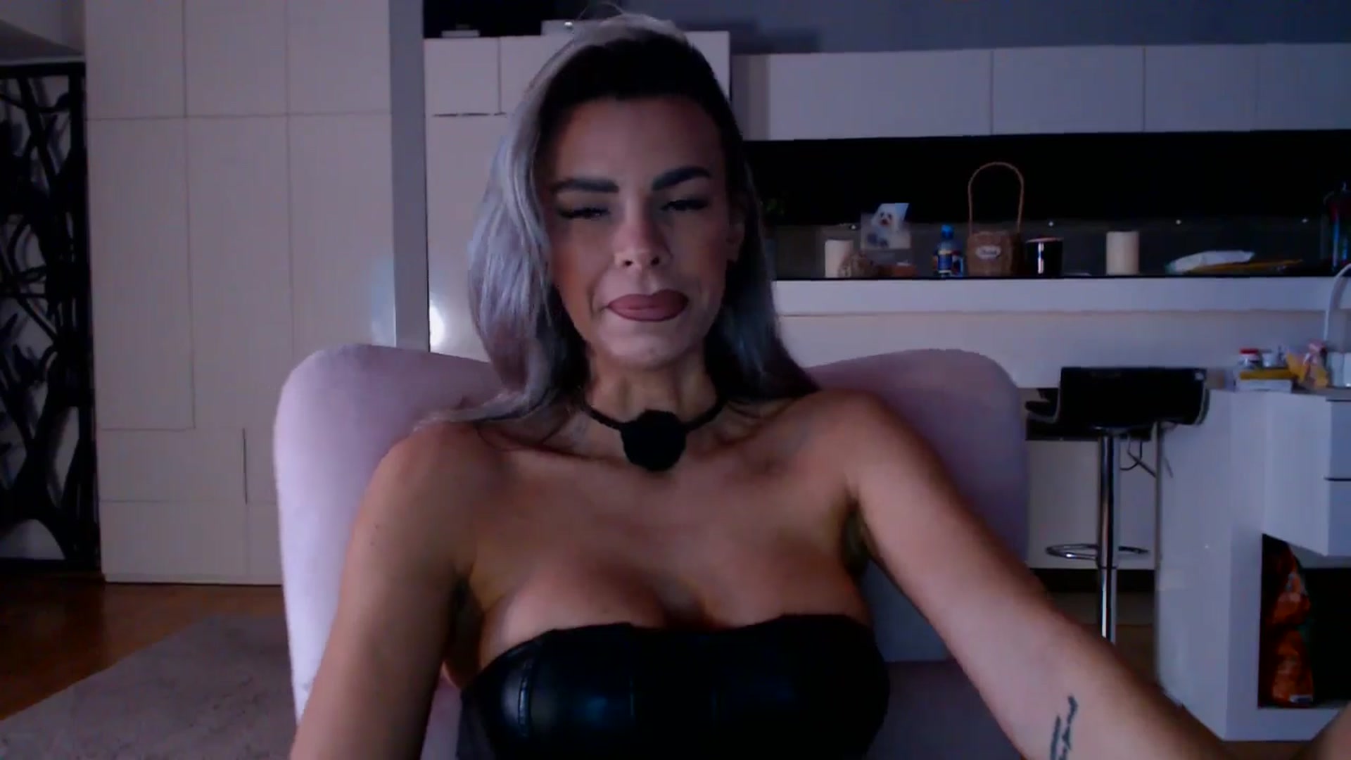 Gallery image thumbnail from D_y_y's myfreecams stream on, 01/28/2026, 07:01 image 7 of 20