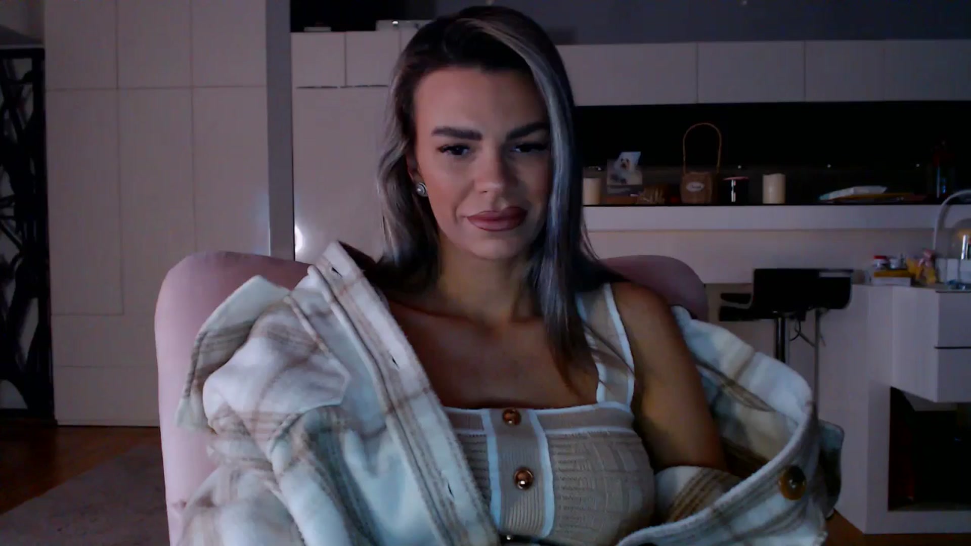 Gallery image thumbnail from D_y_y's myfreecams stream on, 01/31/2026, 06:57 image 3 of 20