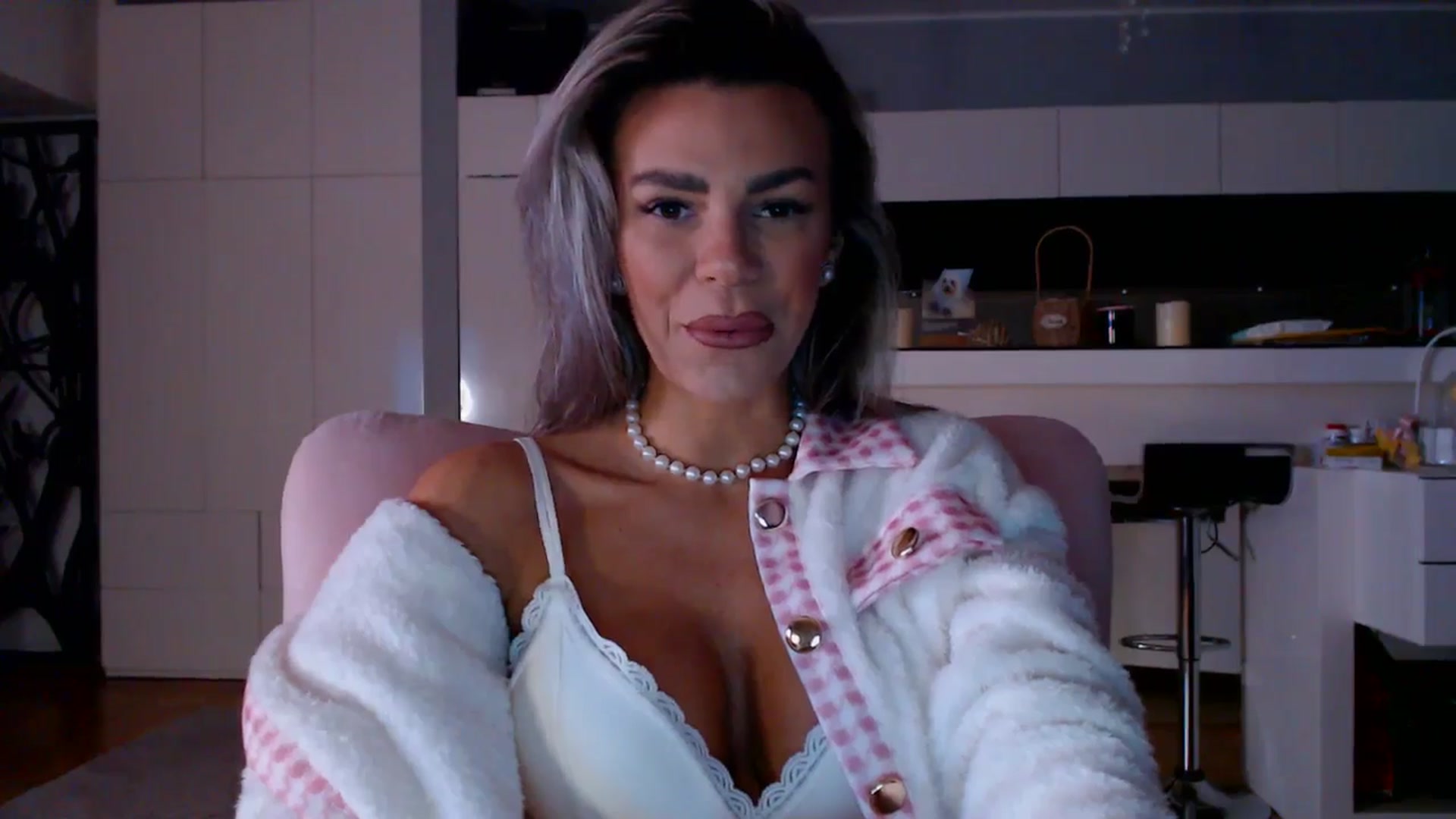 Gallery image thumbnail from D_y_y's myfreecams stream on, 02/01/2026, 07:42 image 5 of 20