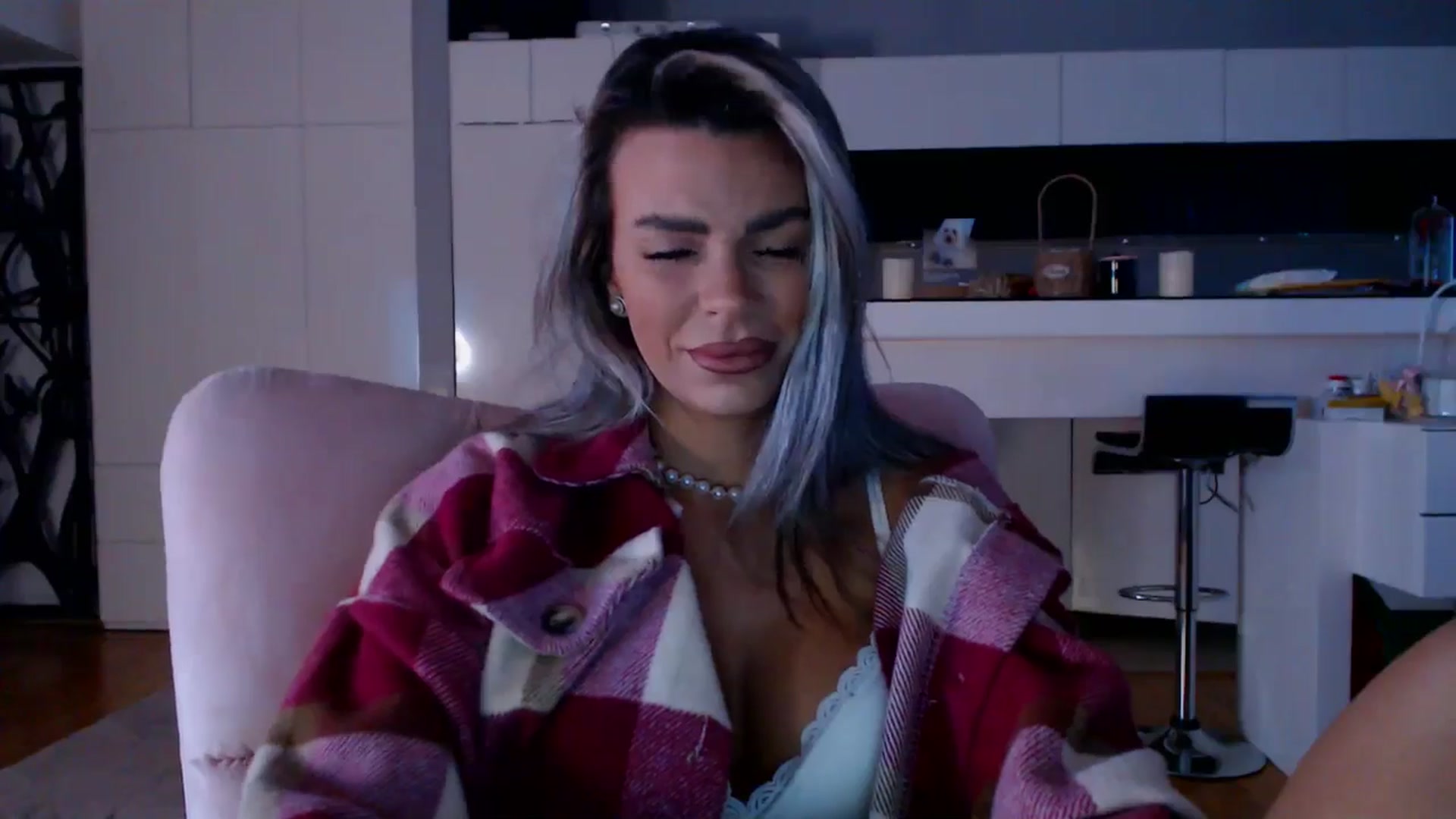 Gallery image thumbnail from D_y_y's myfreecams stream on, 02/02/2026, 06:00 image 18 of 20