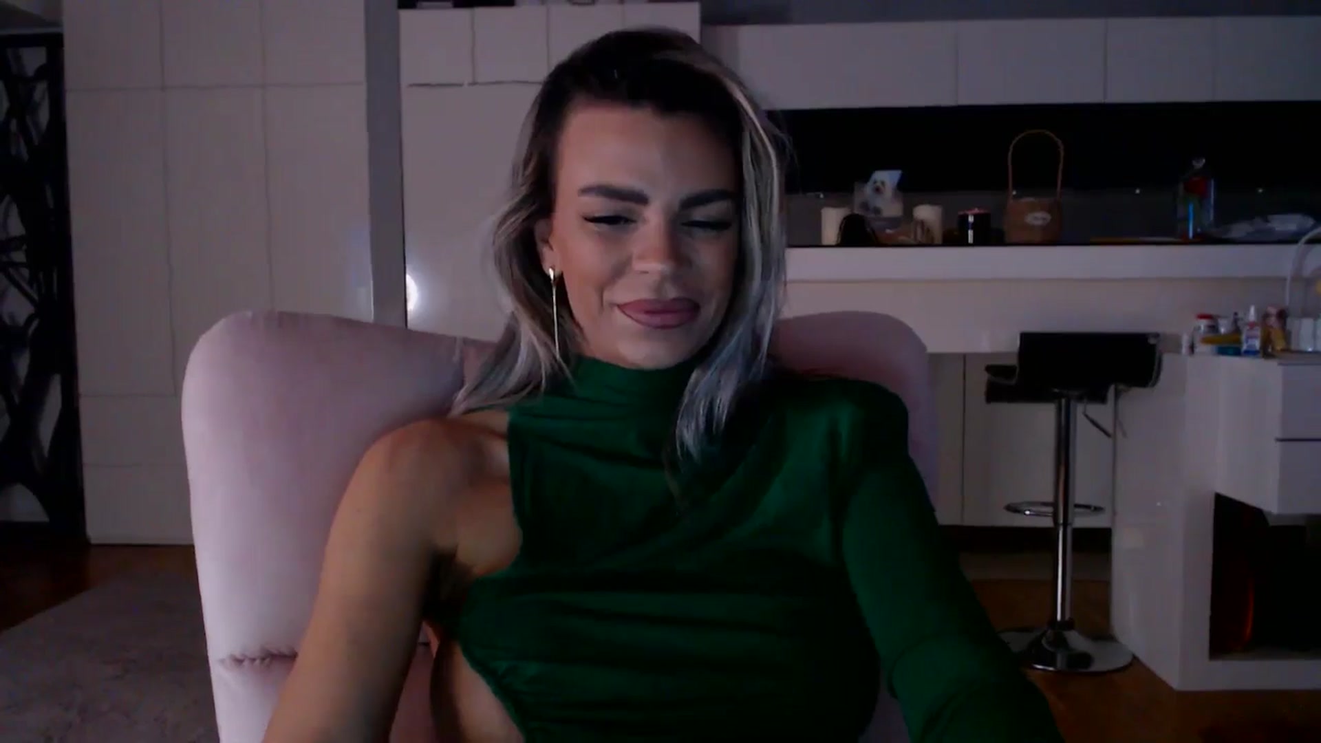 Gallery image thumbnail from D_y_y's myfreecams stream on, 02/17/2026, 05:47 image 18 of 20