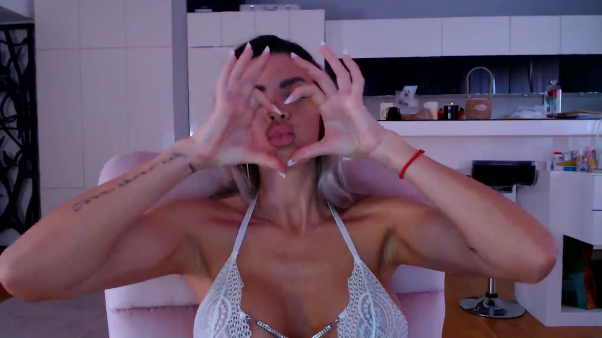 Gallery image thumbnail from D_y_y's myfreecams stream on, 02/19/2026, 06:00 image 2 of 20