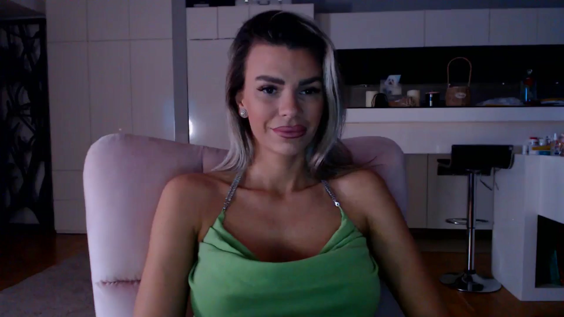 Gallery image thumbnail from D_y_y's myfreecams stream on, 02/22/2026, 05:14 image 1 of 20