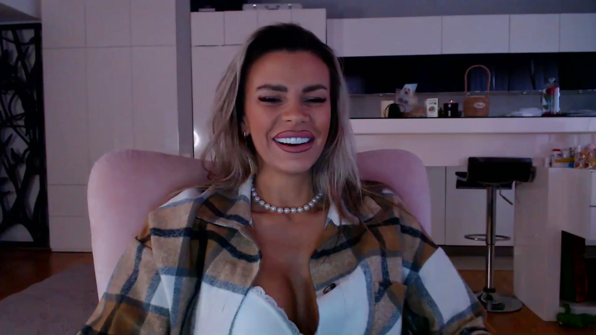 Gallery image thumbnail from D_y_y's myfreecams stream on, 02/26/2026, 06:09 image 15 of 20