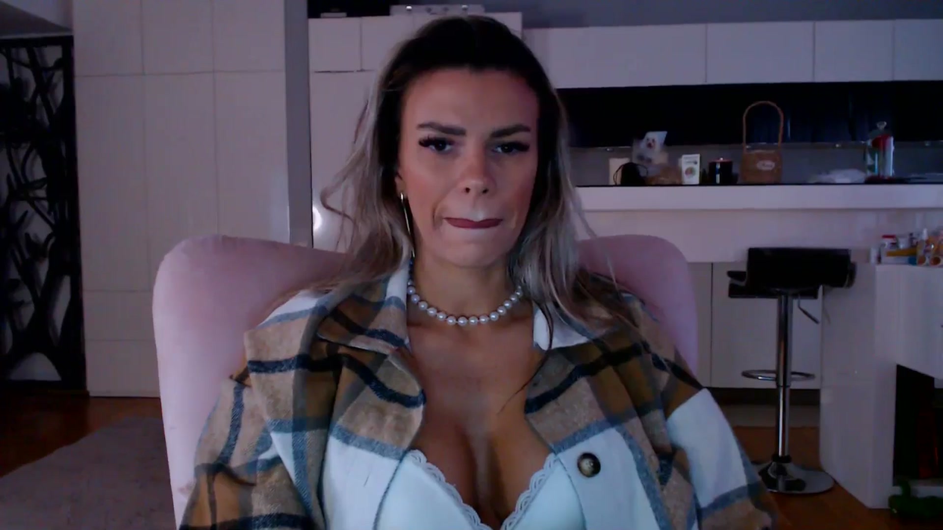 Gallery image thumbnail from D_y_y's myfreecams stream on, 02/26/2026, 06:09 image 9 of 20