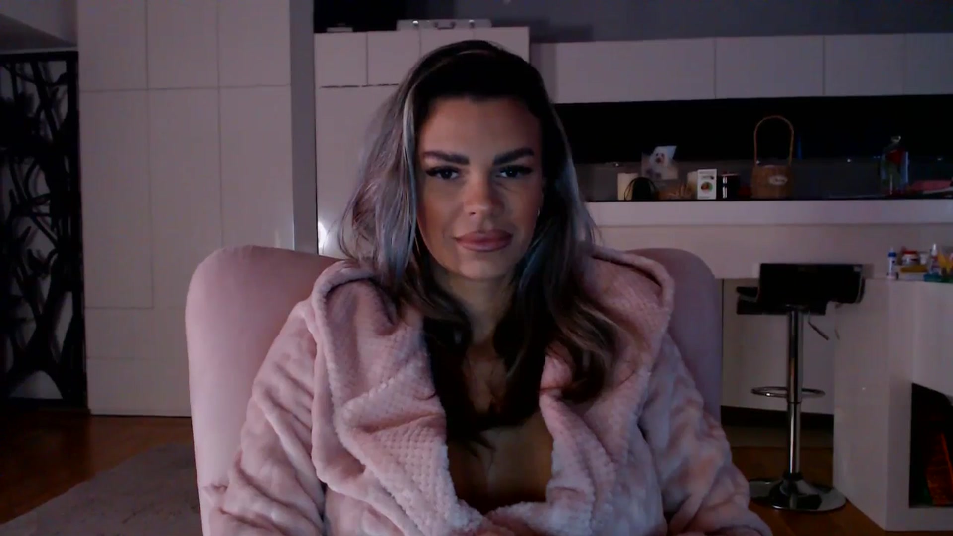 Gallery image thumbnail from D_y_y's myfreecams stream on, 03/17/2026, 04:37 image 16 of 20