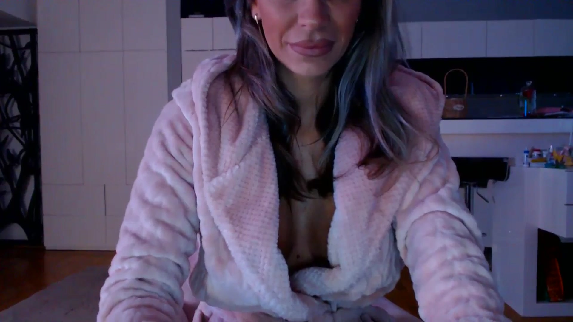 Gallery image thumbnail from D_y_y's myfreecams stream on, 03/17/2026, 04:37 image 18 of 20