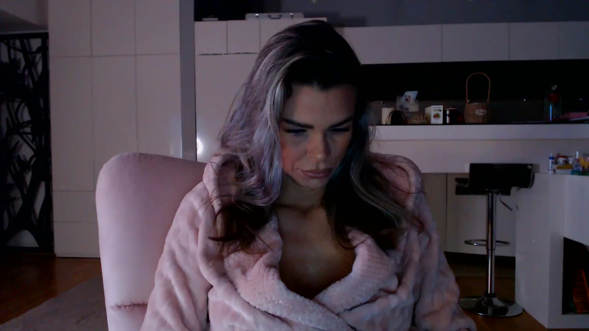 Gallery image thumbnail from D_y_y's myfreecams stream on, 03/17/2026, 04:37 image 5 of 20