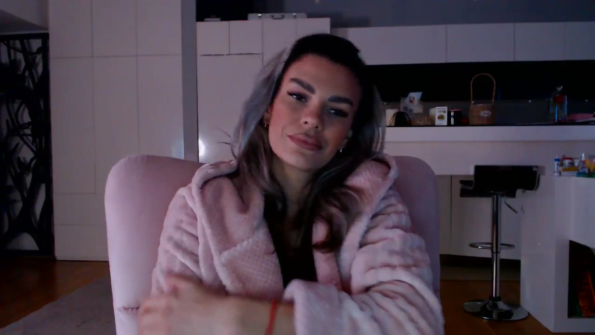 Gallery image thumbnail from D_y_y's myfreecams stream on, 03/17/2026, 04:37 image 15 of 20
