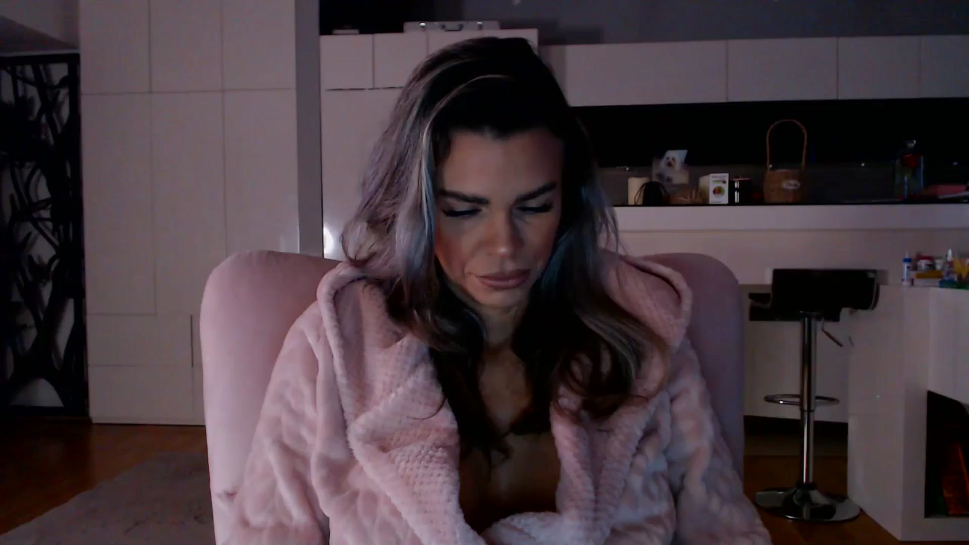 Gallery image thumbnail from D_y_y's myfreecams stream on, 03/17/2026, 04:37 image 12 of 20