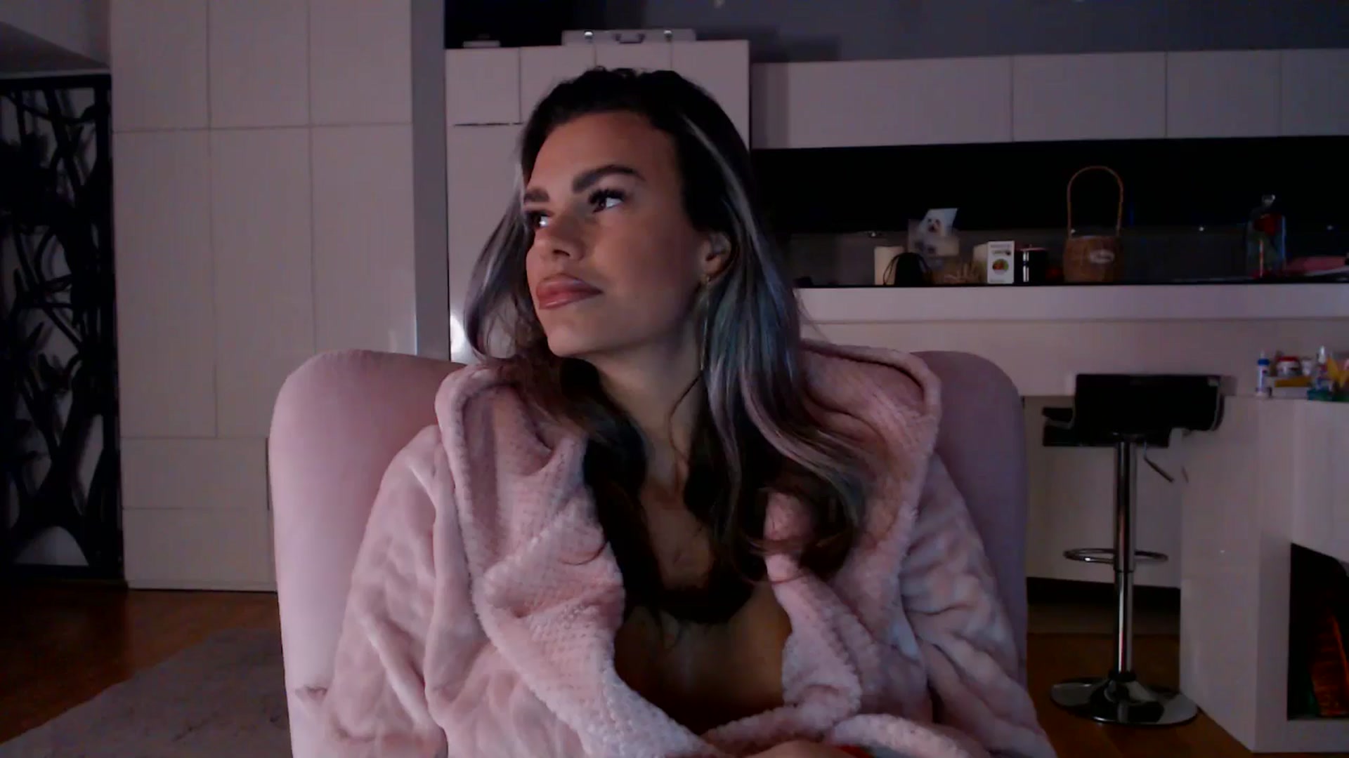 Gallery image thumbnail from D_y_y's myfreecams stream on, 03/17/2026, 04:37 image 13 of 20
