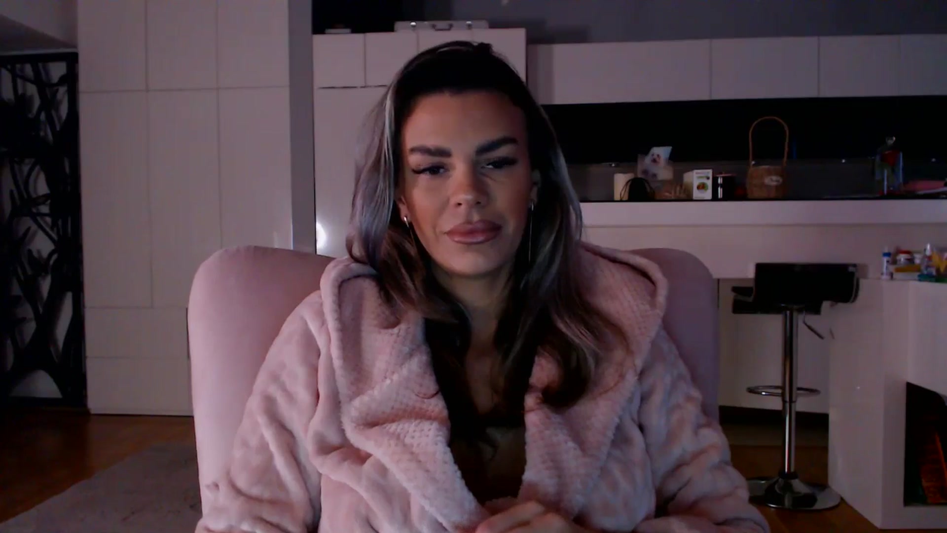Gallery image thumbnail from D_y_y's myfreecams stream on, 03/17/2026, 04:37 image 14 of 20