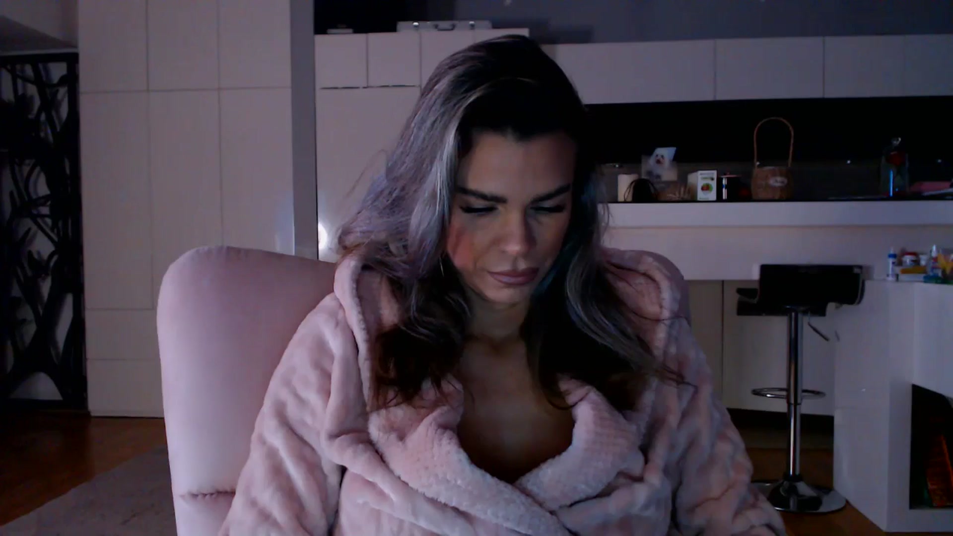 Gallery image thumbnail from D_y_y's myfreecams stream on, 03/17/2026, 04:37 image 8 of 20