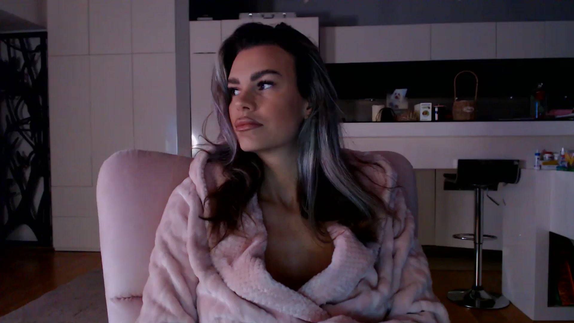 Gallery image thumbnail from D_y_y's myfreecams stream on, 03/17/2026, 04:37 image 4 of 20