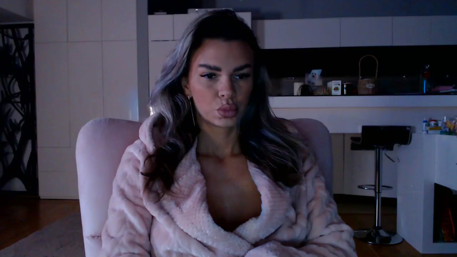 Gallery image thumbnail from D_y_y's myfreecams stream on, 03/17/2026, 04:37 image 2 of 20