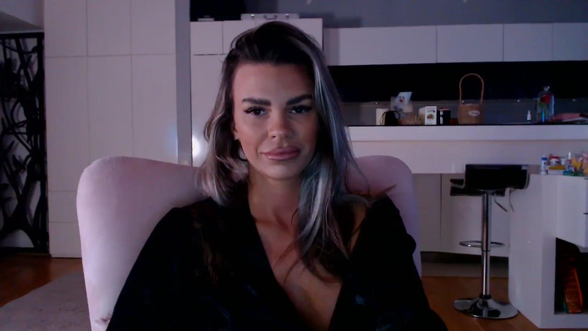 Gallery image thumbnail from D_y_y's myfreecams stream on, 03/18/2026, 04:45 image 11 of 20