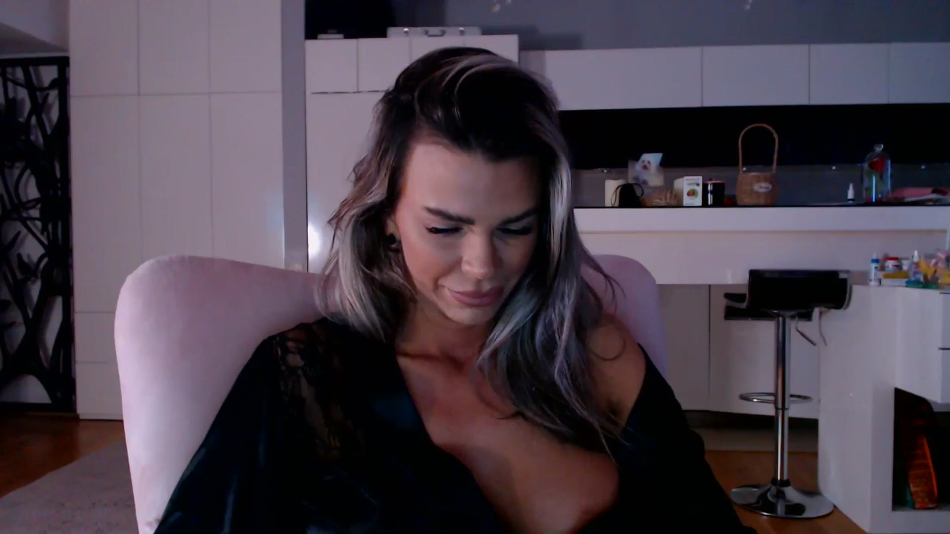 Gallery image thumbnail from D_y_y's myfreecams stream on, 03/18/2026, 04:45 image 7 of 20