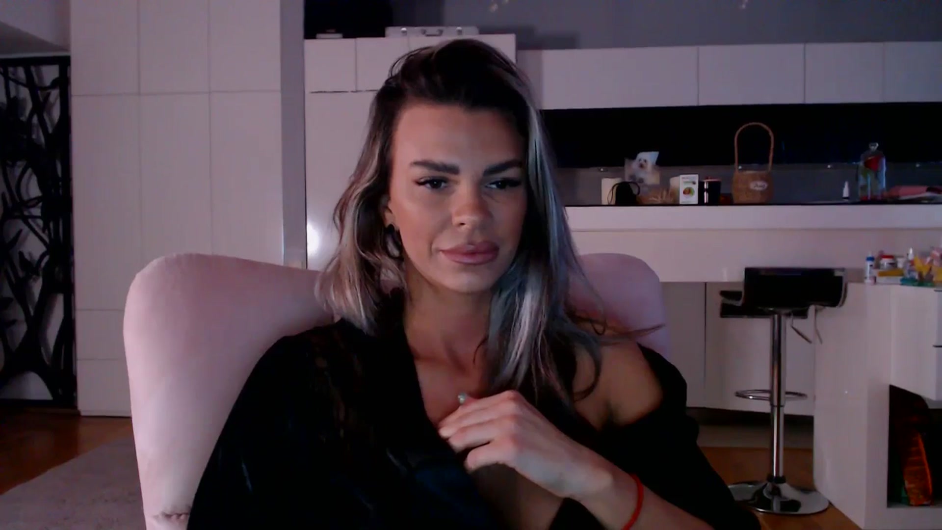 Gallery image thumbnail from D_y_y's myfreecams stream on, 03/18/2026, 04:45 image 12 of 20