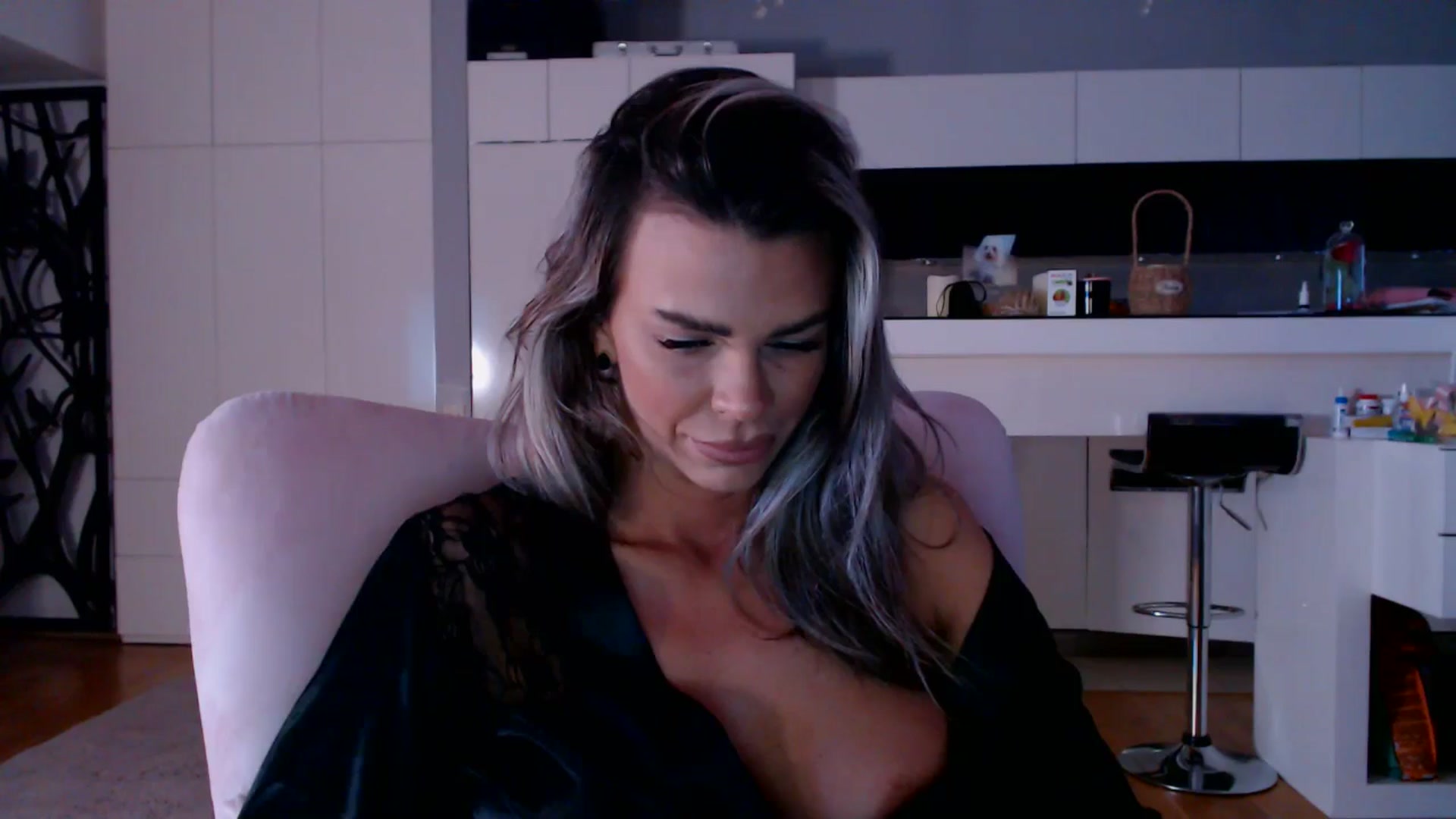 Gallery image thumbnail from D_y_y's myfreecams stream on, 03/18/2026, 04:45 image 6 of 20
