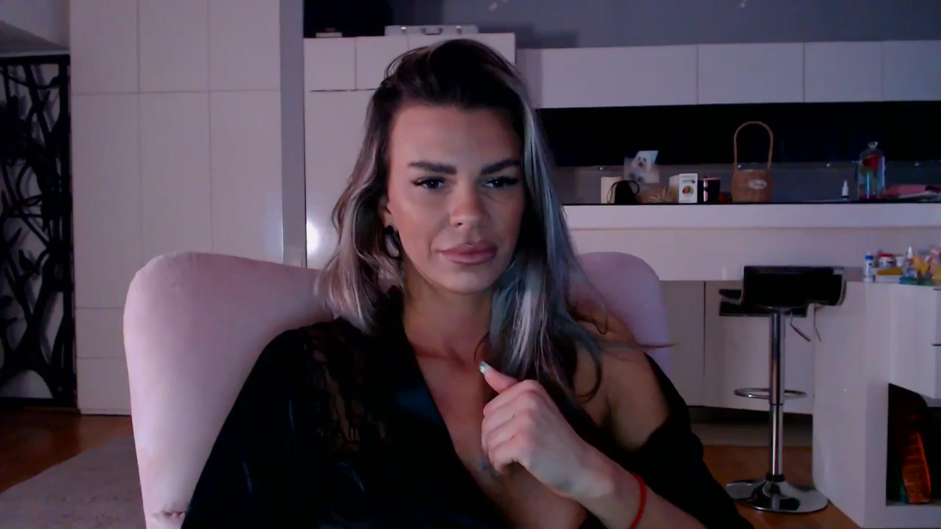 Gallery image thumbnail from D_y_y's myfreecams stream on, 03/18/2026, 04:45 image 13 of 20