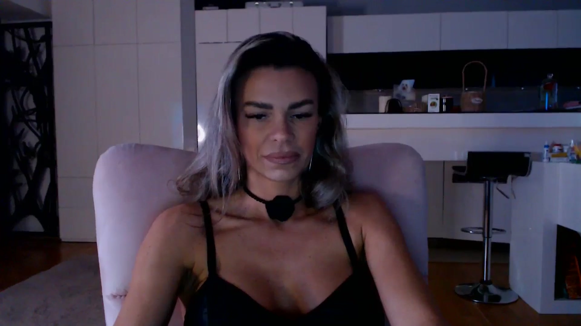 Gallery image thumbnail from D_y_y's myfreecams stream on, 03/19/2026, 05:00 image 18 of 20