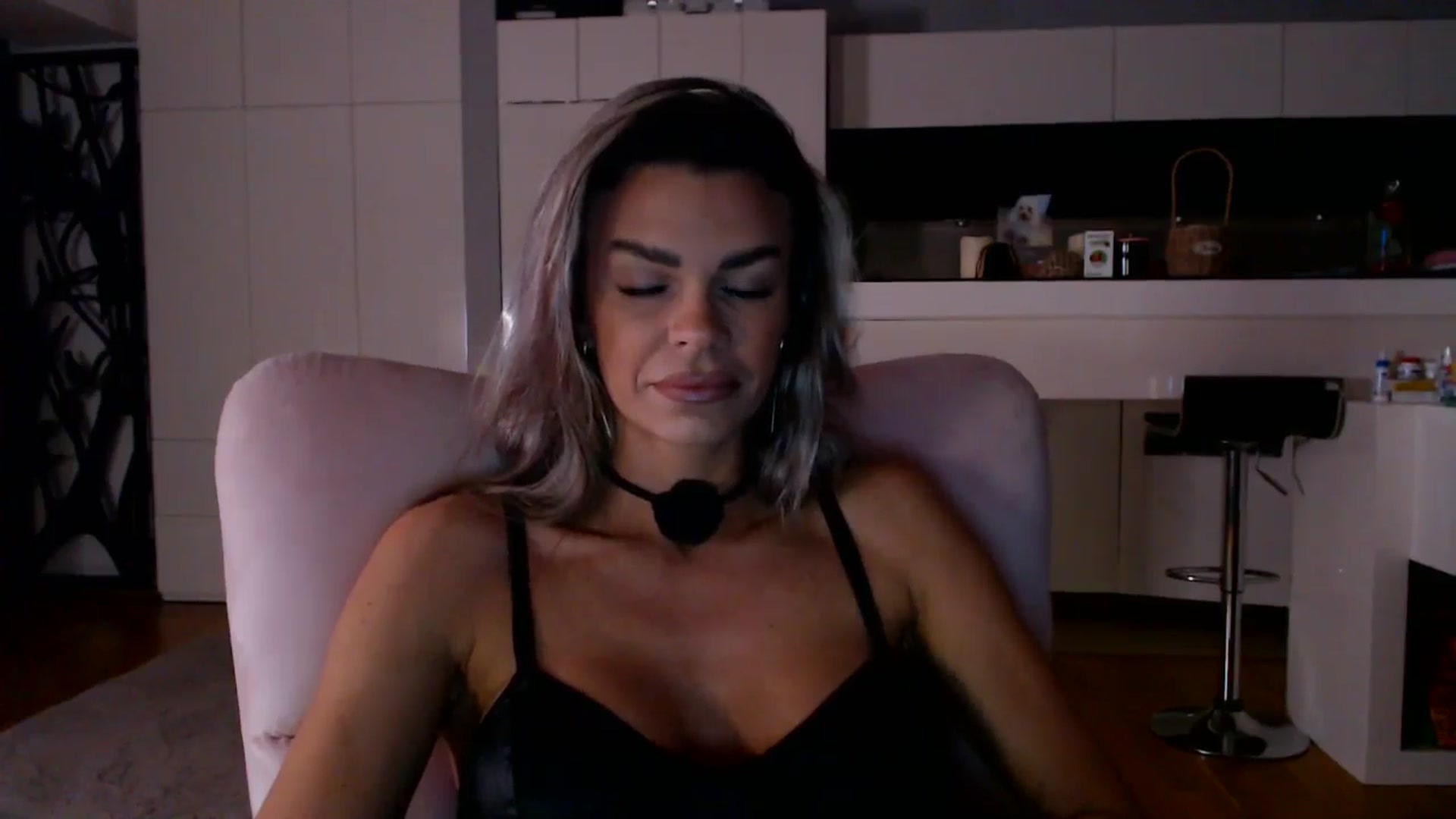 Gallery image thumbnail from D_y_y's myfreecams stream on, 03/19/2026, 05:00 image 2 of 20