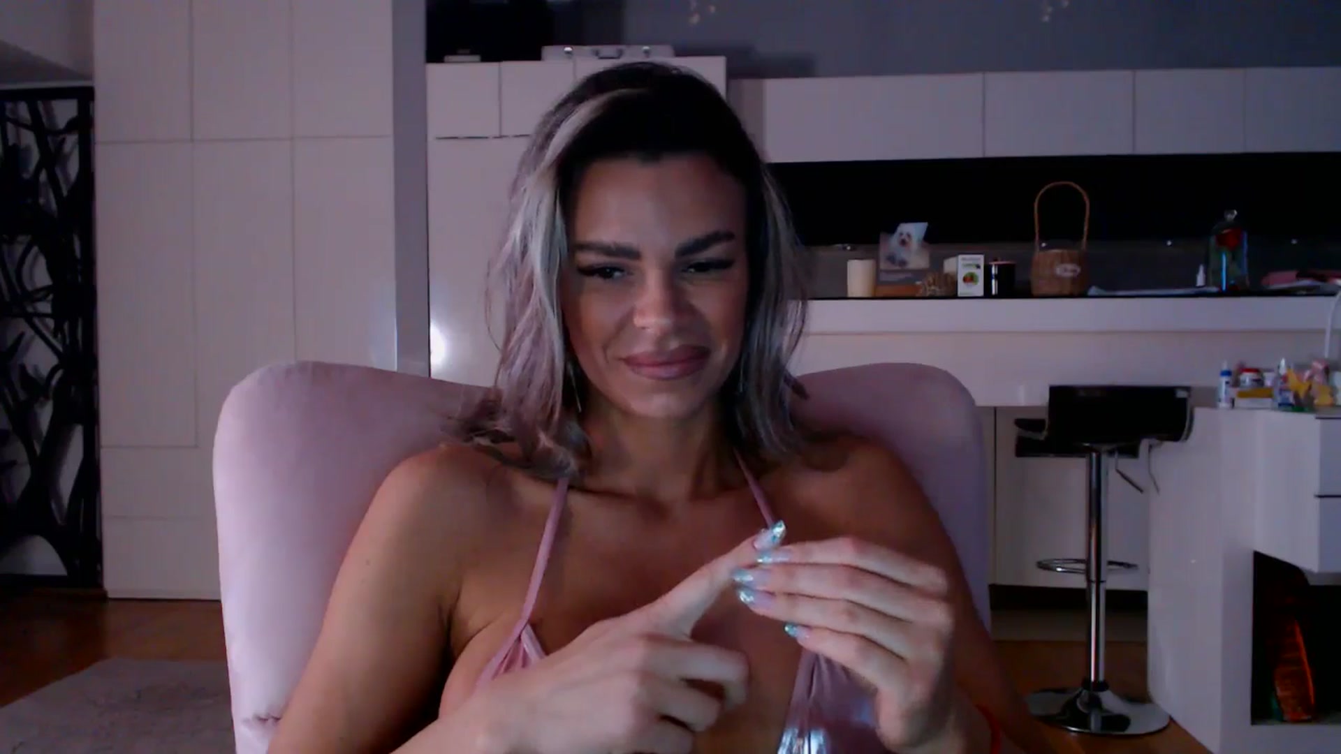 Gallery image thumbnail from D_y_y's myfreecams stream on, 03/20/2026, 04:56 image 8 of 20