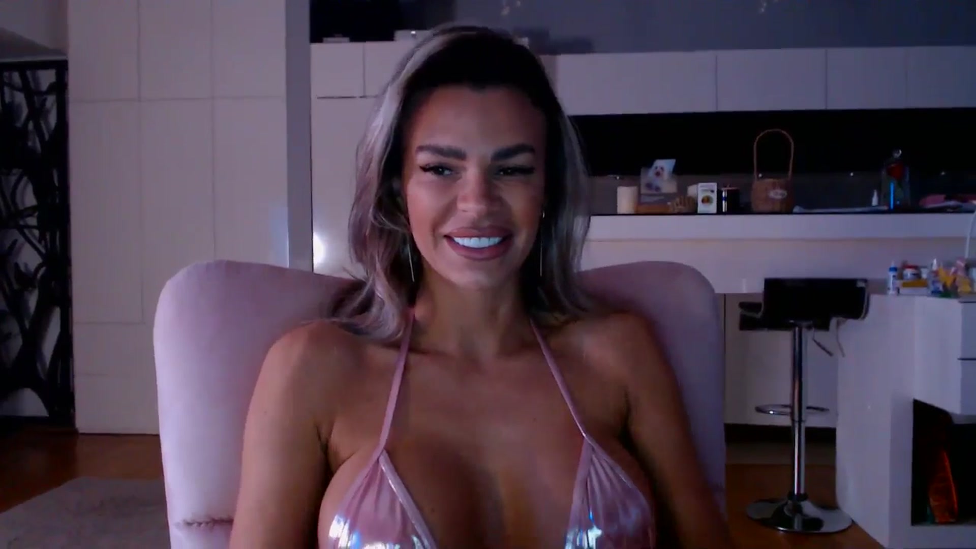 Gallery image thumbnail from D_y_y's myfreecams stream on, 03/20/2026, 04:56 image 3 of 20
