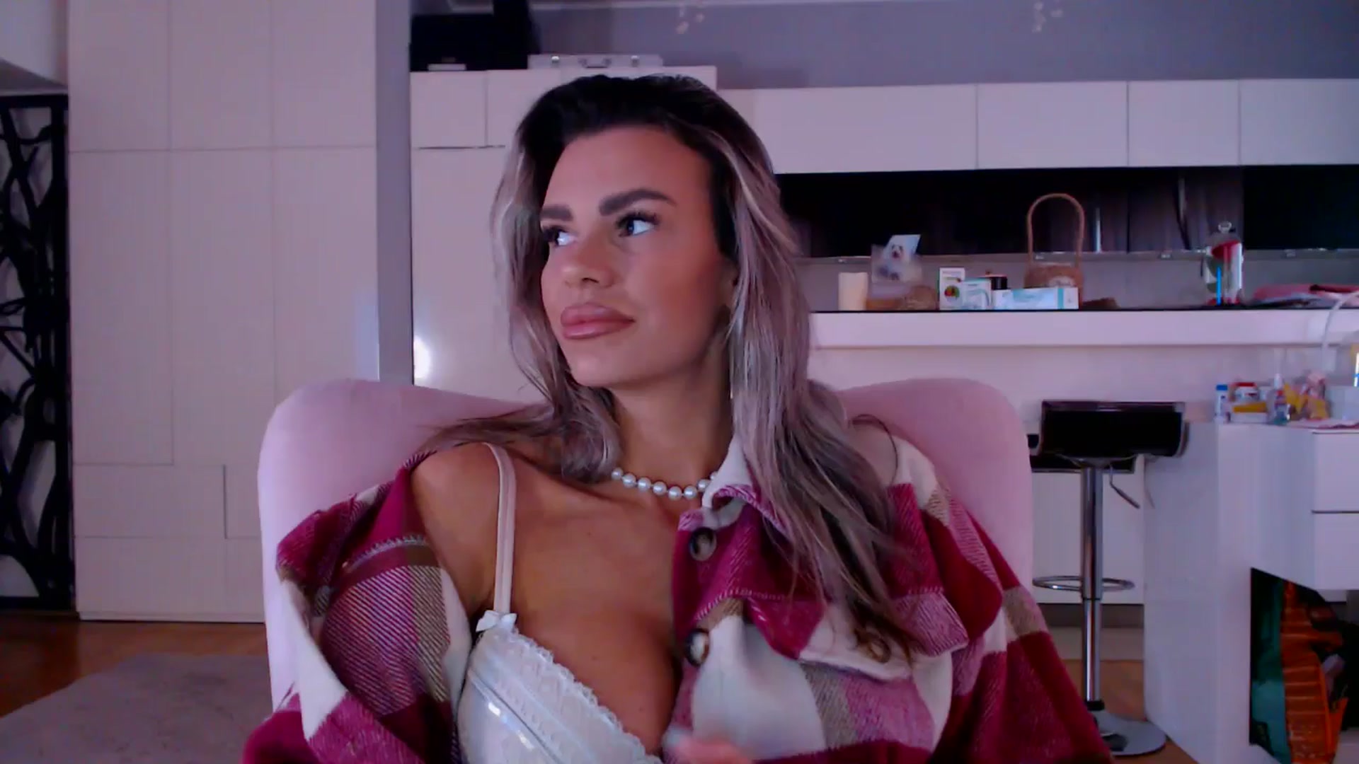 Gallery image thumbnail from D_y_y's myfreecams stream on, 03/26/2026, 05:02 image 17 of 20